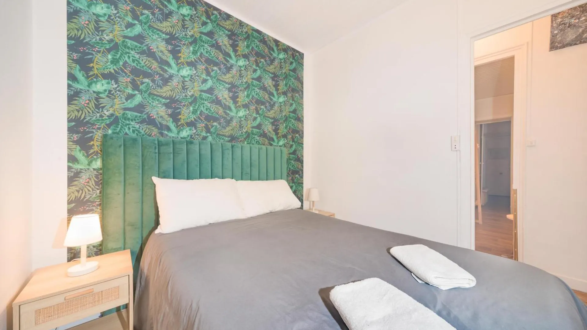 Beautiful Equipped In Apartment *